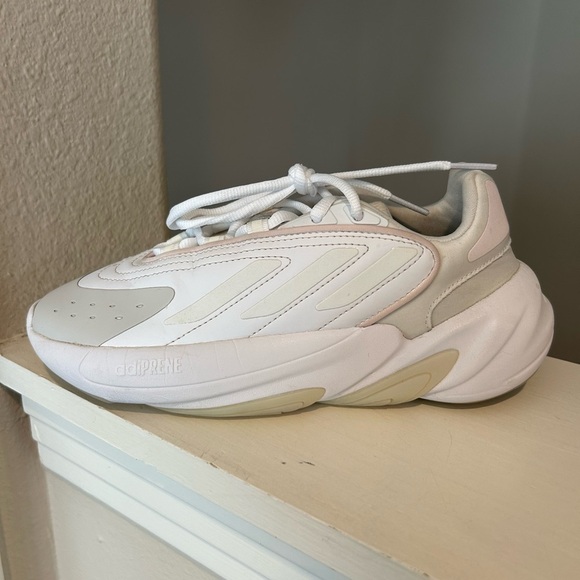 Adidas Originals Ozelia Low Top Athletic Running Shoes White GW1499 Youth 4.5 - Picture 2 of 9